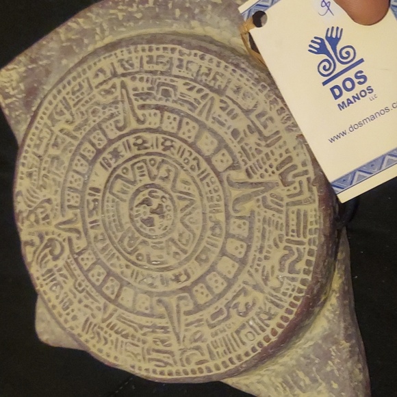~6" ancient civilization artifact. Nwt made in Mexico mini clay Aztec calendar - Picture 1 of 3